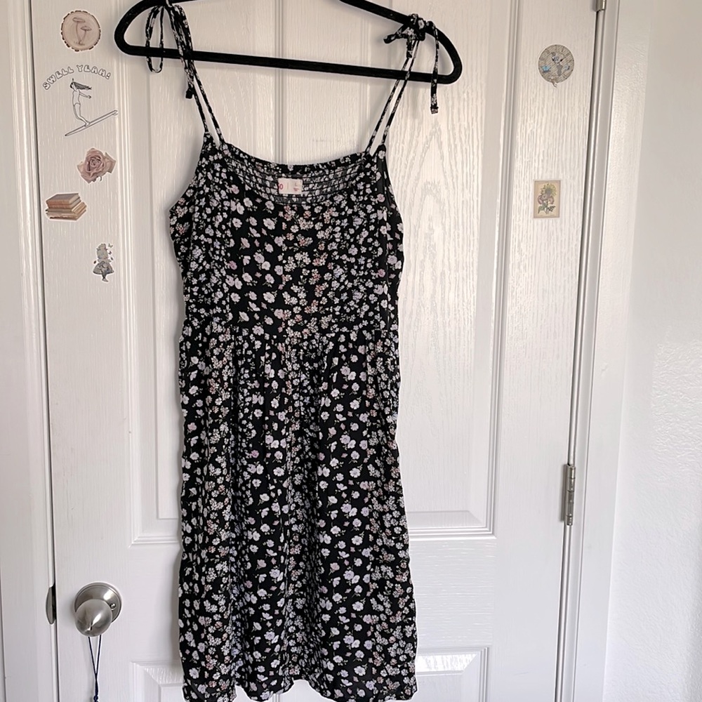 Flowery Summer Midi Dress with Adjustable Shoulder Straps